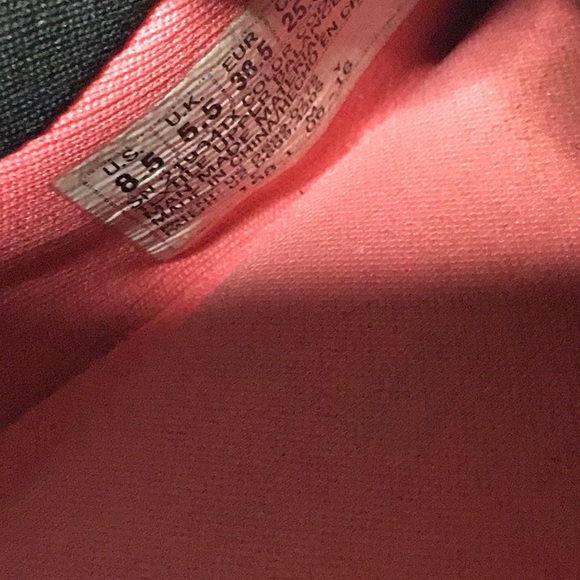 Skechers Women’s Black Memory Foam Sneakers Size 8.5 - Picture 9 of 9